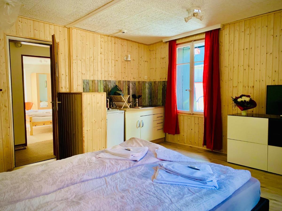 Hotel Weisses Roessli à Loèche-les-Bains Extérieur photo