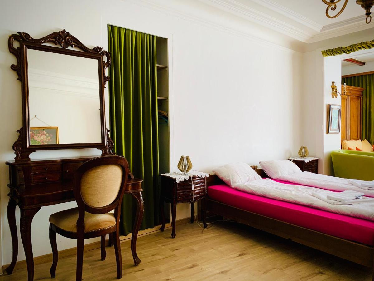 Hotel Weisses Roessli à Loèche-les-Bains Extérieur photo