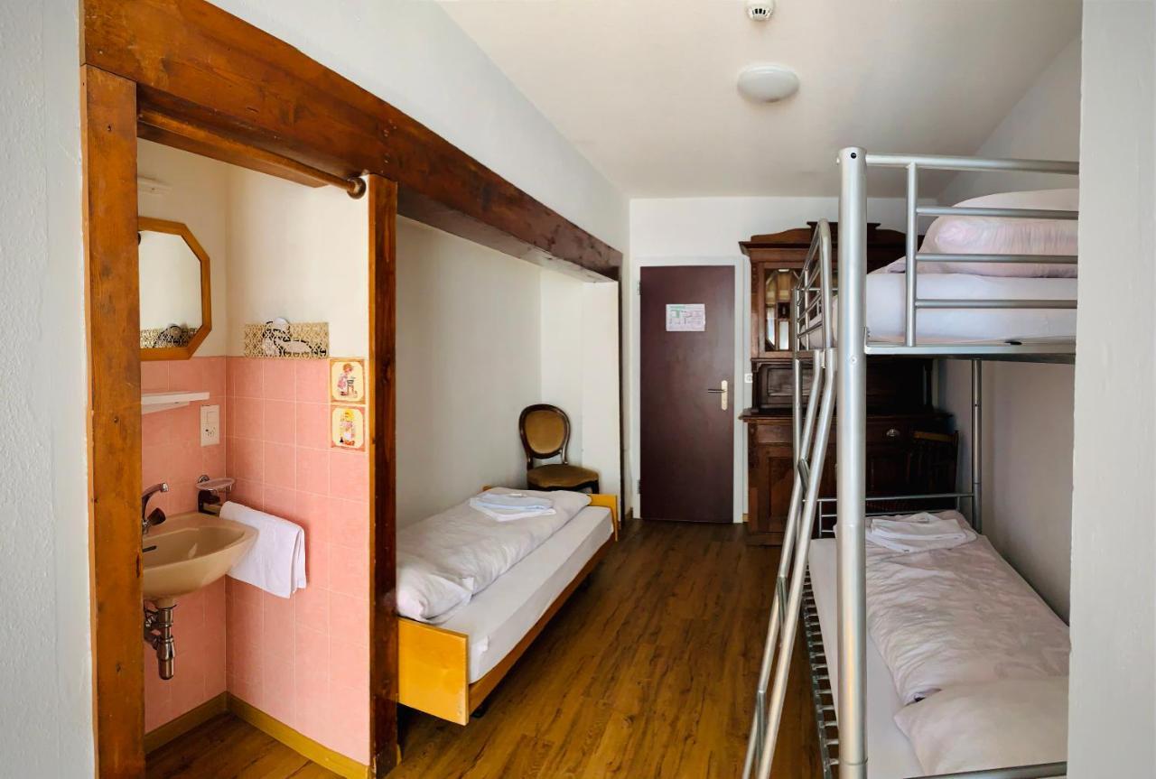Hotel Weisses Roessli à Loèche-les-Bains Extérieur photo