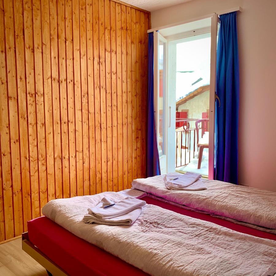 Hotel Weisses Roessli à Loèche-les-Bains Extérieur photo