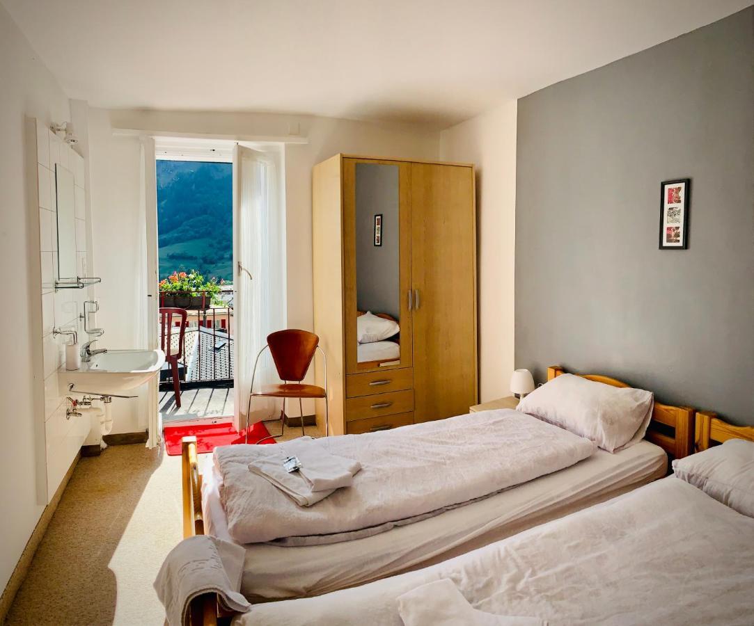 Hotel Weisses Roessli à Loèche-les-Bains Extérieur photo