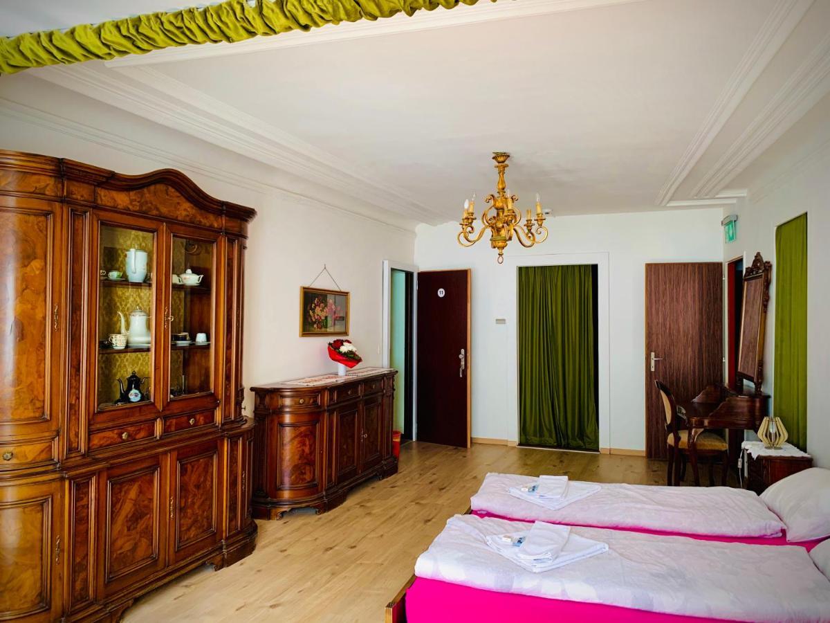 Hotel Weisses Roessli à Loèche-les-Bains Extérieur photo
