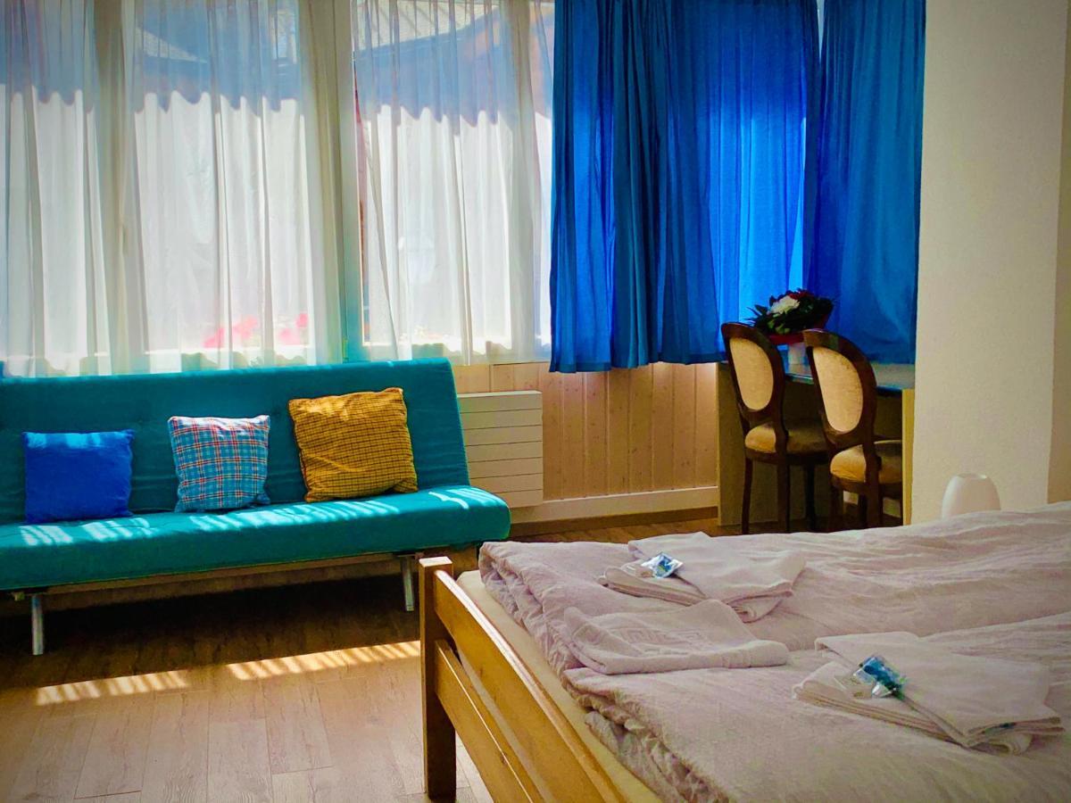 Hotel Weisses Roessli à Loèche-les-Bains Extérieur photo