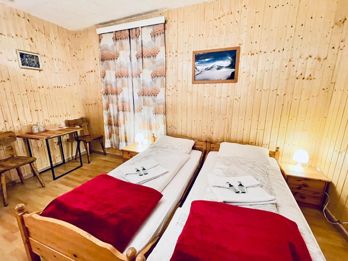 Hotel Weisses Roessli à Loèche-les-Bains Extérieur photo