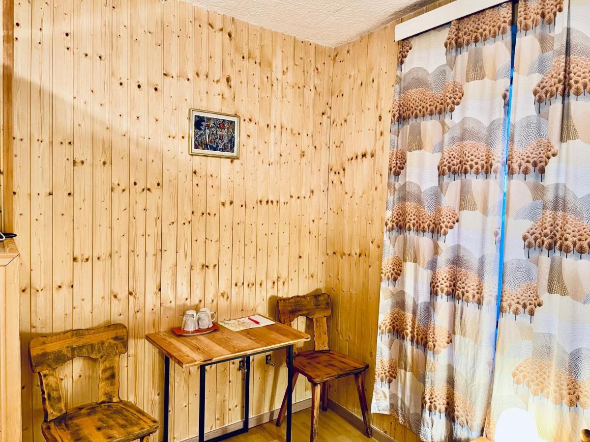 Hotel Weisses Roessli à Loèche-les-Bains Extérieur photo