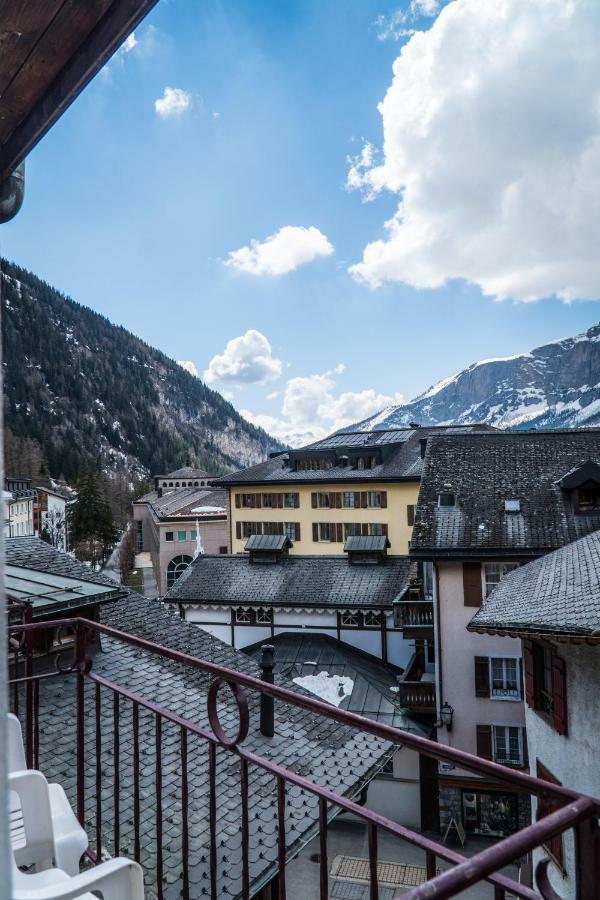 Hotel Weisses Roessli à Loèche-les-Bains Extérieur photo