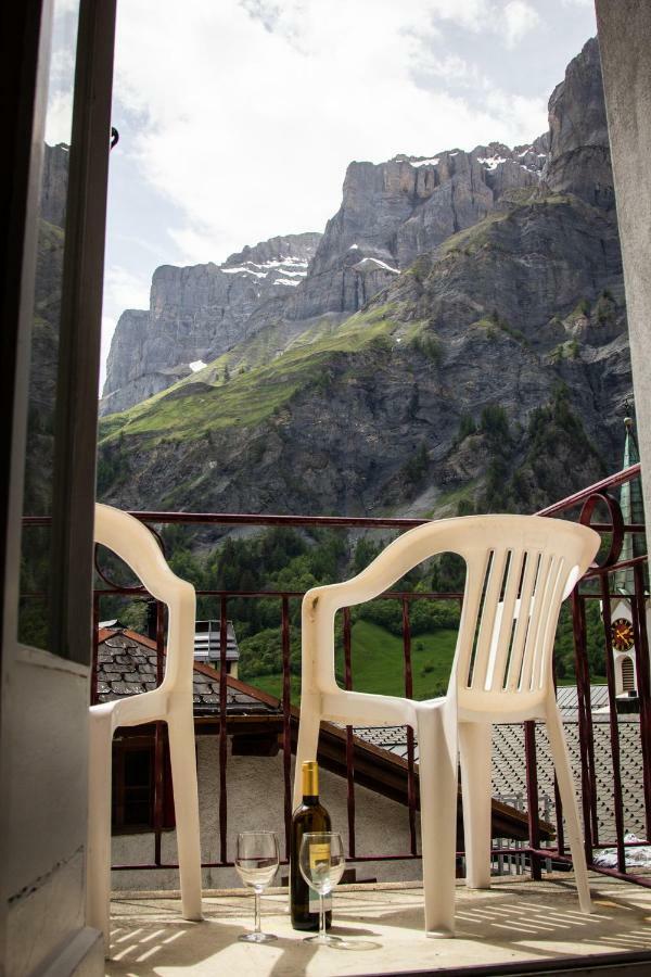 Hotel Weisses Roessli à Loèche-les-Bains Extérieur photo