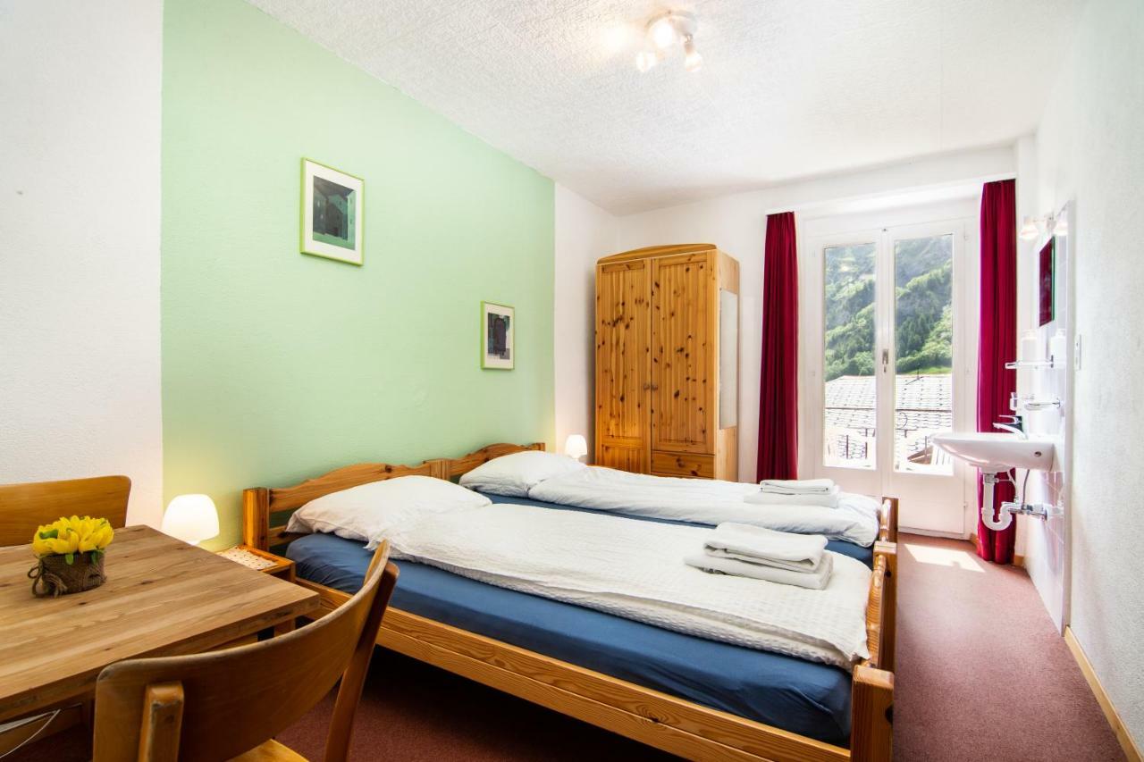 Hotel Weisses Roessli à Loèche-les-Bains Extérieur photo
