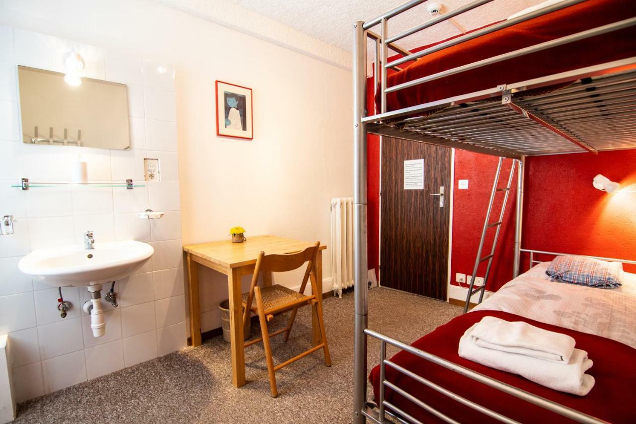 Hotel Weisses Roessli à Loèche-les-Bains Extérieur photo