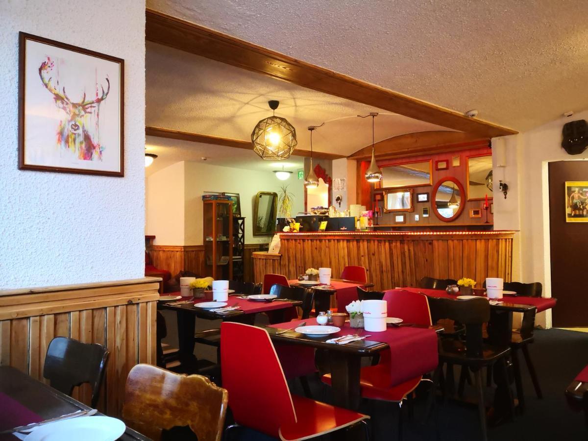 Hotel Weisses Roessli à Loèche-les-Bains Extérieur photo