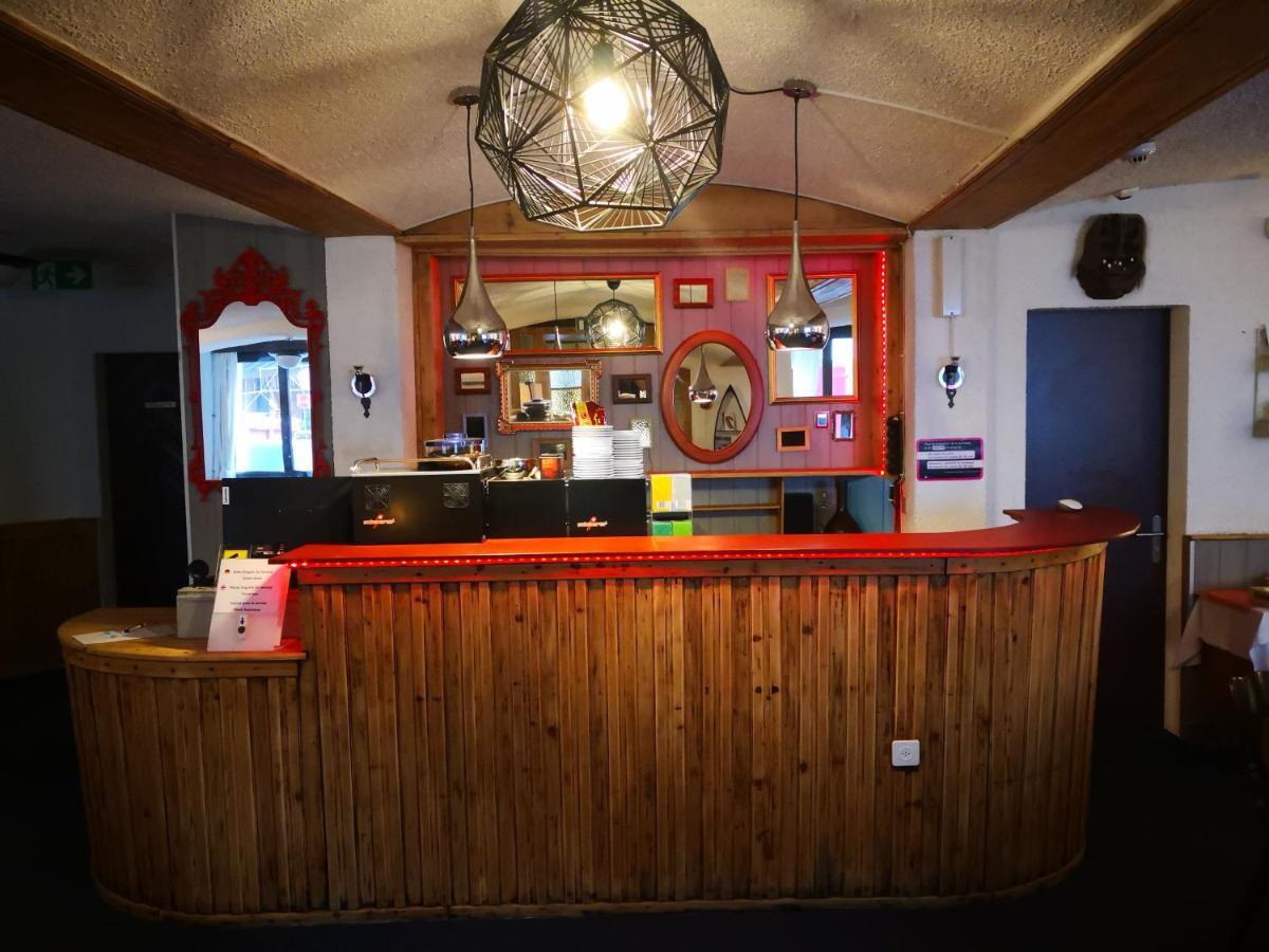 Hotel Weisses Roessli à Loèche-les-Bains Extérieur photo