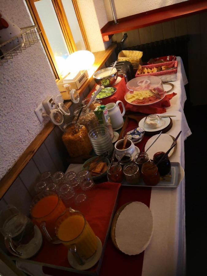 Hotel Weisses Roessli à Loèche-les-Bains Extérieur photo